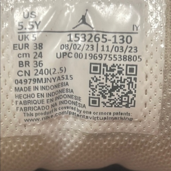 AIR JORDAN 12 RETRO (BIG KID) - Picture 2 of 6